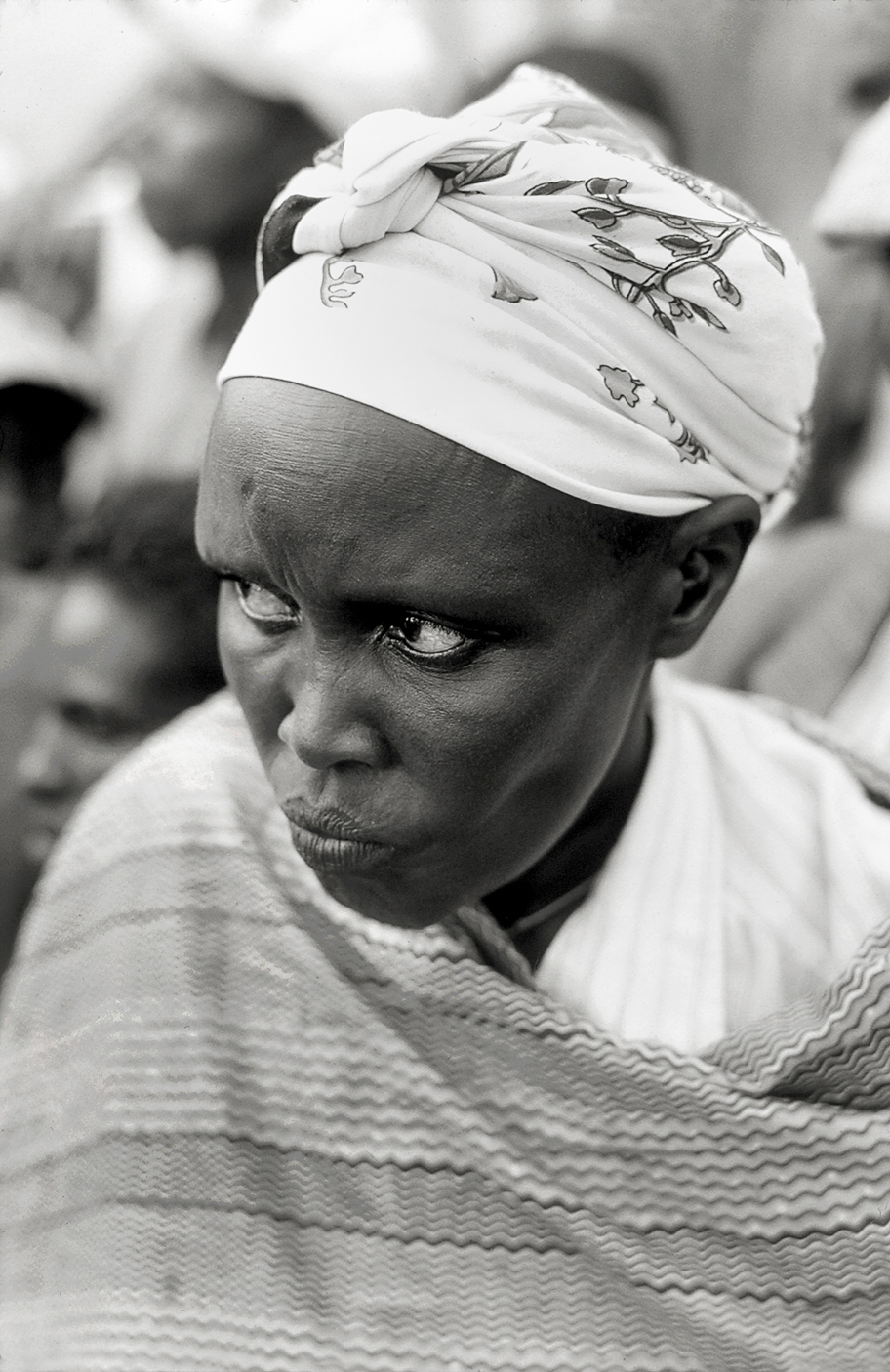 PHOTOFOLIO_RWANDAintenseTutsiWomanGacaca15x10_300-1